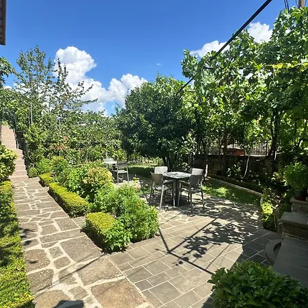 Garden Maison d'hôtes Përmet