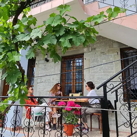 Garden بيت ضيافة Përmet