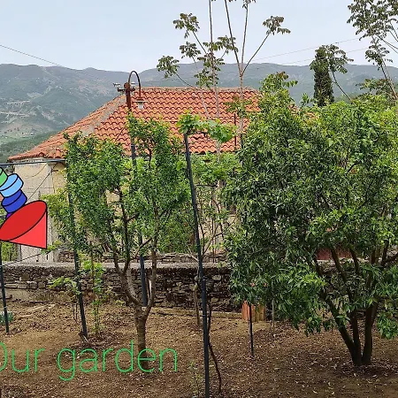 Garden بيت ضيافة Përmet