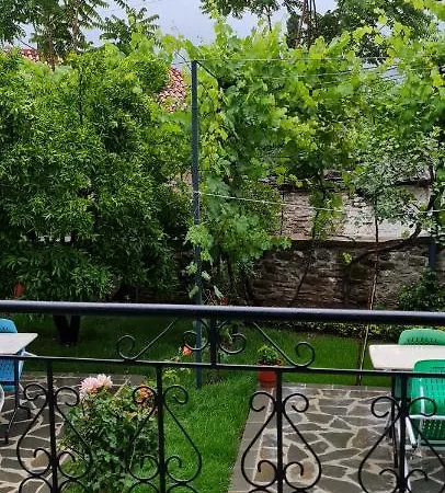 Garden بيت ضيافة Përmet