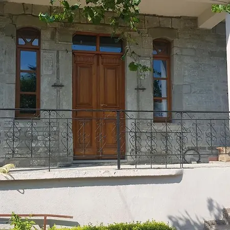 Garden بيت ضيافة Përmet