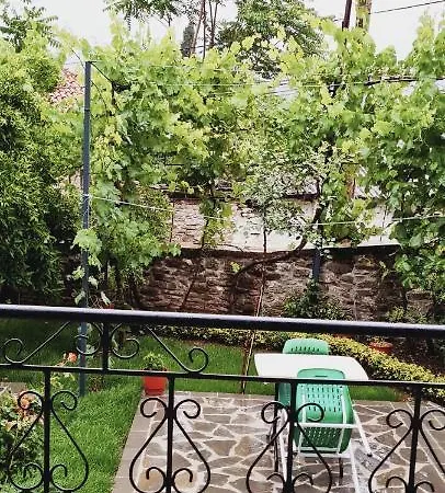 Garden بيت ضيافة Përmet