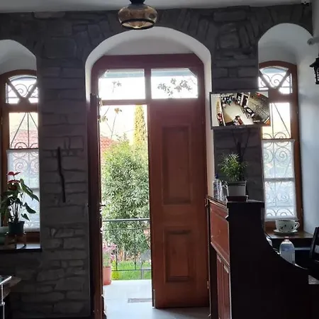 Garden بيت ضيافة Përmet