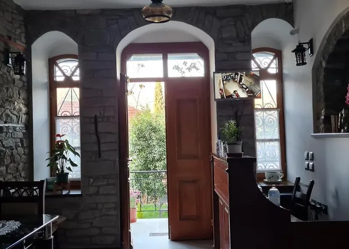 Garden 招待所 Përmet